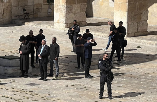 İsrail'in gözü dönmüş bakanı Ben Gvir polis eşliğinde Mescid-i Aksa'yı bastı