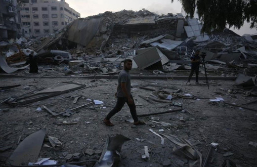 İsrail, Gazze'de Filistinlilerin toplandığı iki alanı hedef aldı, 6 kişi öldü