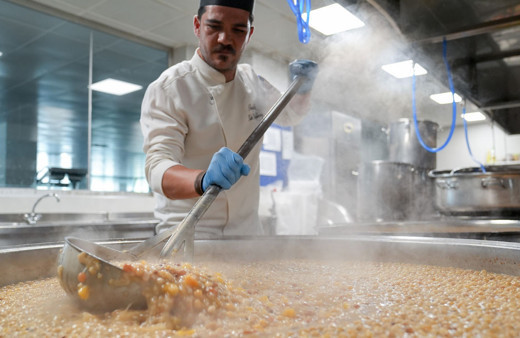 Ümraniye Belediyesi, yaklaşık 70 bin kişiye aşure dağıtacak