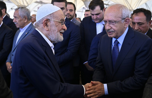 Temel Karamollaoğlu'nun acı günü: Annesi son yolculuğuna uğurlandı