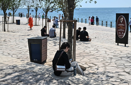 İstanbul'da sıcak hava ve nem etkili oluyor: Vatandaşlar sahillere koştu