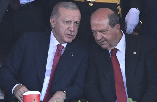 KKTC'de Cumhurbaşkanı Erdoğan'a tablo hediye edildi: 380 çivi ve 7 bin 300 metre telle yapıldı