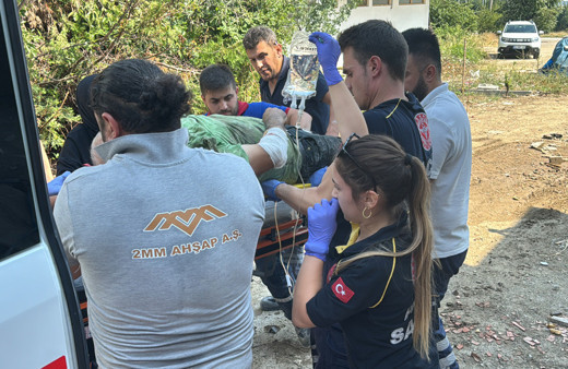 Bolu'da yüksekten düşen inşaat işçisinin bacağına demir saplandı
