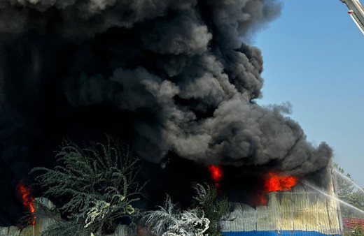Bursa'da fabrika ve geri dönüşüm tesisinde yangın çıktı!