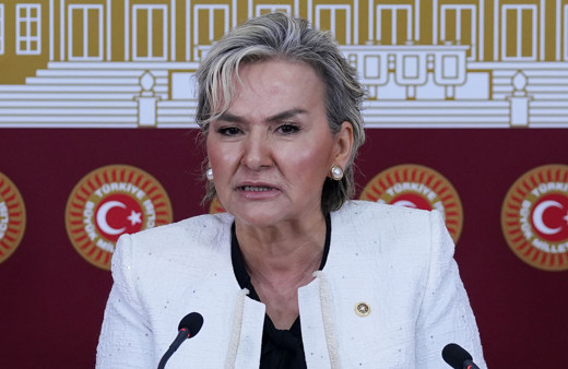 İYİ Parti'de istifalar sürüyor! İstanbul Milletvekili Nimet Özdemir partiden istifa etti