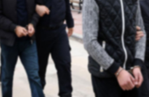 Mersin'de "müstehcen yayın" iddiasıyla yakalandılar!