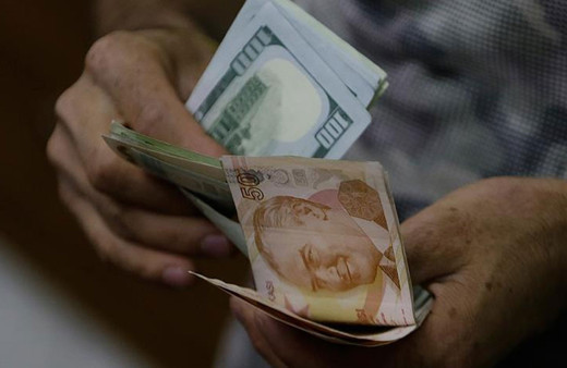 Dolar ve Euro'da hareketli dakikalar! Bir anda fırladı