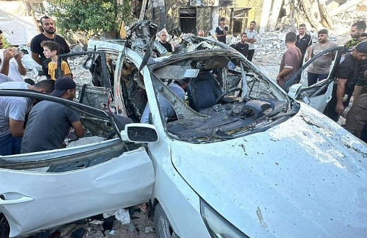 İsrail'in Gazze Şeridi'ne saldırısında Al Jazeera muhabir ve kameramanı öldü