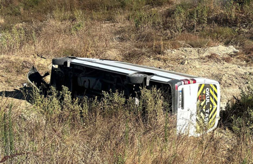 Kontrolden çıkan servis aracı şarampole devrildi! 9 yaralı