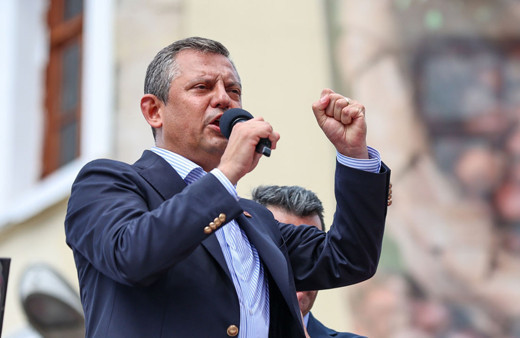 Özel Ege'deki depremlerle ilgili konuştu: Türkiye'de devlet hiçbir şey yokmuş gibi davranıyor