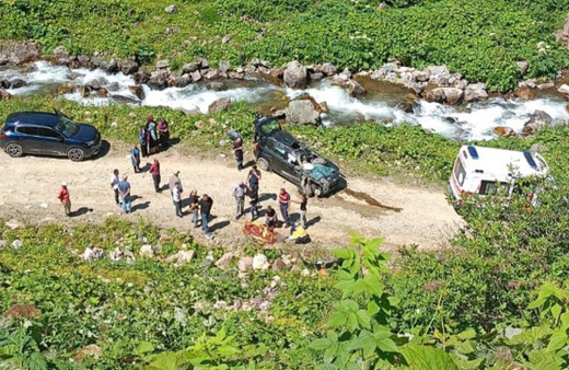 Rize'de korkunç kaza: Uçuruma devrilen cipteki 2 kişi öldü