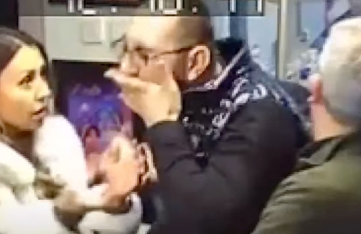 Beyoğlu'nda yaşandı: Yarım milyonluk senedi ağzına atıp yuttu! Kimse engel olamadı