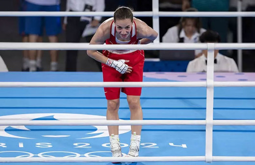 Milli boksör Buse Naz Çakıroğlu, gümüş madalya kazandı