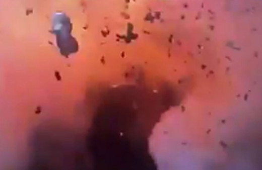 Çin'de kargo gemisinde çok şiddetli patlama! O anlar kamerada