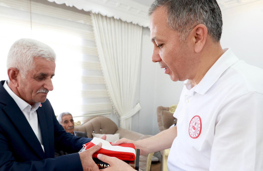 İçişleri Bakanı Ali Yerlikaya'dan Hakkari'de anlamlı ziyaret