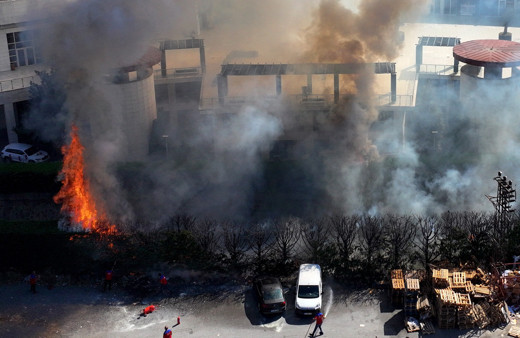 Ümraniye Nikah Sarayı'nın bitişiğindeki ağaçlık alanda yangın
