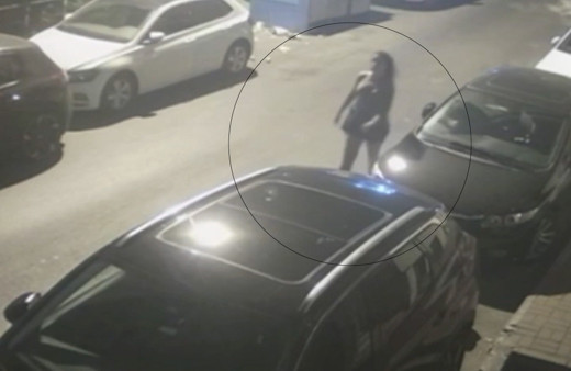 Beşiktaş'ta devrilen otomobilin çarptığı kadın ağır yaralandı: Kaza anı kamerada