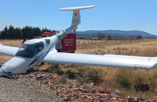 Çanakkale'de eğitim uçağı tarlaya acil iniş yaptı! Validen açıklama