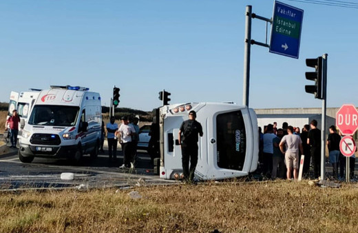 Tekirdağ'da kaza! İşçi servisi devrildi, yaralılar var