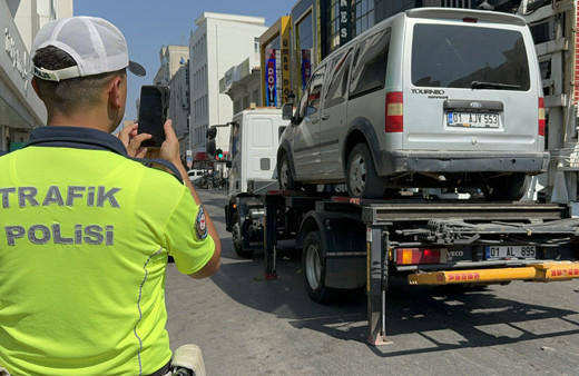 Dronlu denetim! Adana'da yüzlerce sürücüye 'hatalı park' cezası kesildi