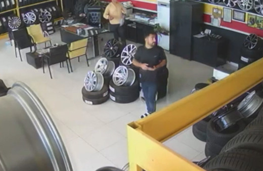 Sivas'ta deprem anı kamerada! Panik yaşandı