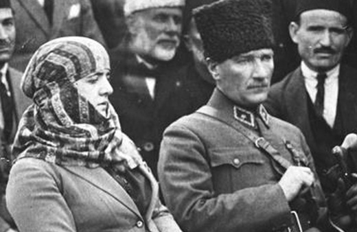 Atatürk'ün süt kardeşi Saime Hanım ile mektuplaşması gün yüzüne çıktı