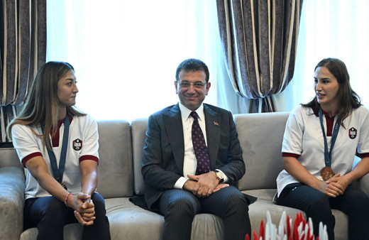Ekrem İmamoğlu 2024 Paris Olimpiyatları'nda madalya alan İBB sporcularını ağırladı