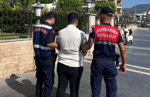 36 yıl 2 ay cezası var! Firari kadın hükümlü erkek kılığında yakalandı