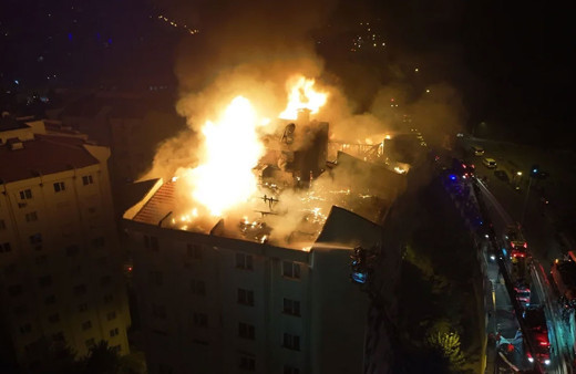 İzmir'de orman yangını: 87 ev ve 44 iş yeri boşaltıldı