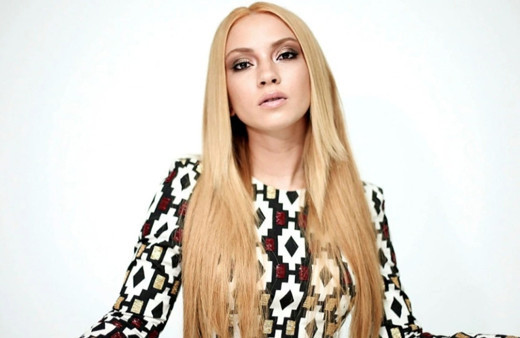 Şarkıcı Ece Seçkin apar topar ameliyata alındı! Bebeğini kaybetti iddiası