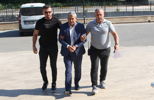 Antalya'da eski meclis üyesini silahla vurarak öldüren zanlı adliyeye sevk edildi