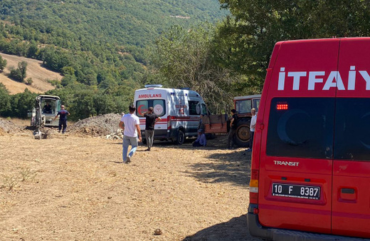 Balıkesir'de tarladaki su kuyusu kazısında toprak altında kalan çiftçi öldü