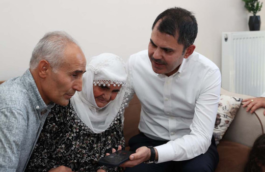 Cumhurbaşkanı Erdoğan, 78 yaşındaki depremzede ile görüştü