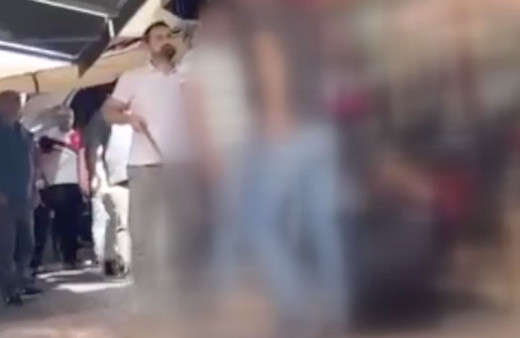 Manisa'da eşini sokakta darbeden kişi tutuklandı