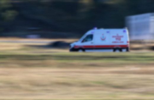 Fabrikada çalışırken kafasına direk düşen kişi öldü