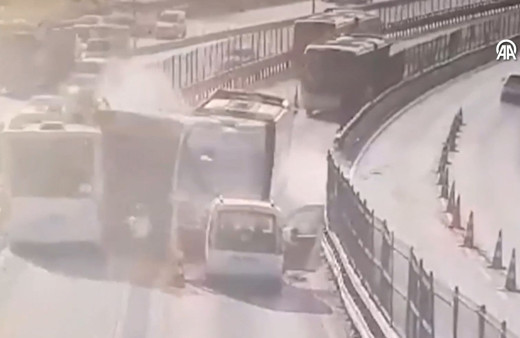 İstanbul'daki metrobüs kazasının en net görüntüsü ortaya çıktı!