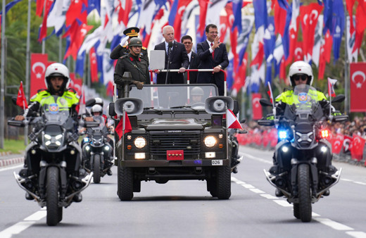 Büyük Zafer'in 102. yıl dönümü Vatan Caddesi'nde resmi geçitle kutlandı