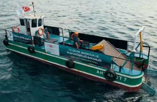 Deniz kirliliğiyle mücadele devam ediyor! Bakanlığa bağlı ekipler seferber olmuş durumda