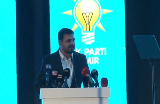 AK Parti Gençlik Kolları Başkanı'ndan Özgür Özel'e tepki: Öyle saçları boyatıp gözlüğü çıkartmakla olmuyor bu işler...