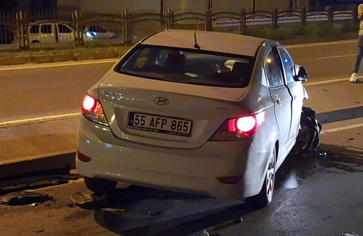 Samsun'da alkollü sürücü dehşeti! Galerinin önündeki araçlar kullanılamaz hale geldi