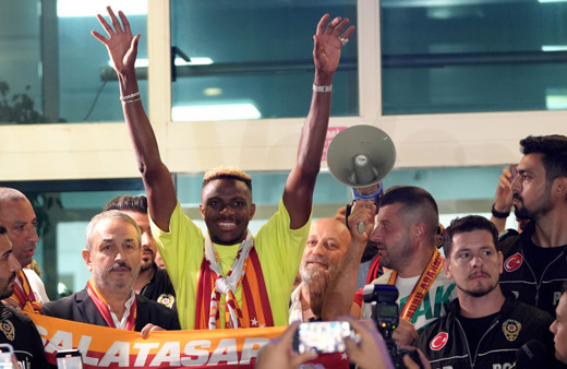 Victor Osimhen, Galatasaray için İstanbul'a geldi