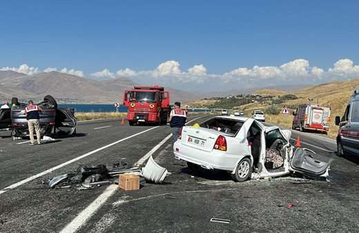 Van'da feci kaza! 2 kişi öldü, 4 kişi yaralandı
