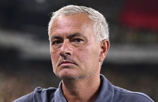 Jose Mourinho'nun çiçek satan çocuğa cevabı sosyal medyayı salladı