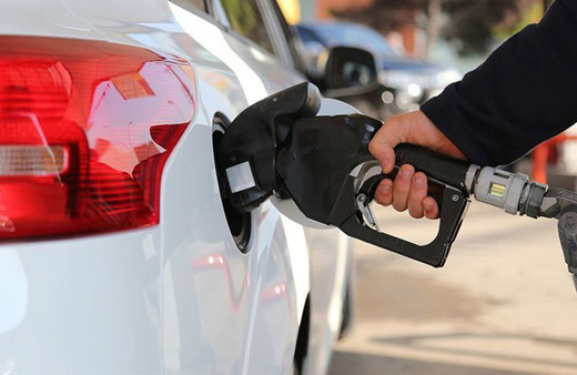 Akaryakıta indirim geldi tabela değişti! Benzin ve motorinin litre fiyatı belli oldu