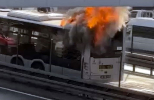 AK Parti İstanbul İl Başkanı Kabaktepe'den yanan metrobüsle ilgili İBB yönetimine tepki