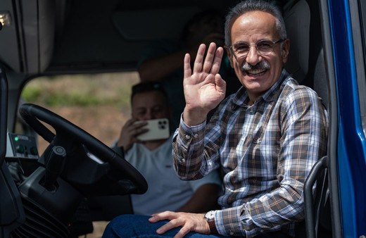 Bakan Abdulkadir Uraloğlu test etti! Otonom kamyon akıllı yollarda