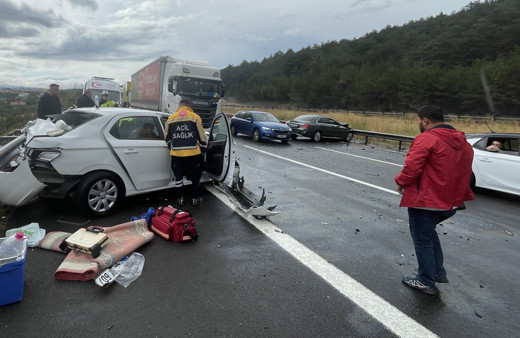 Anadolu Otoyolu'nun Bolu kesiminde zincirleme trafik kazası meydana geldi