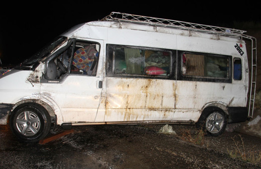 Konya'da devrilen minibüsteki 12 tarım işçisi yaralandı