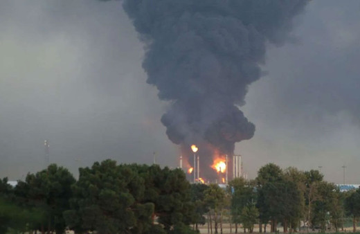 İran'da bir petrol tesisinde patlama