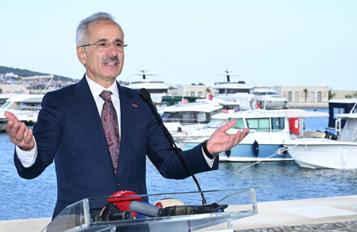 Kuşadası kruvaziyer turizminde zirvede! Bakan Uraloğlu: Kruvaziyer yolcu sayısı 8 ayda 1 milyon 196 bin oldu